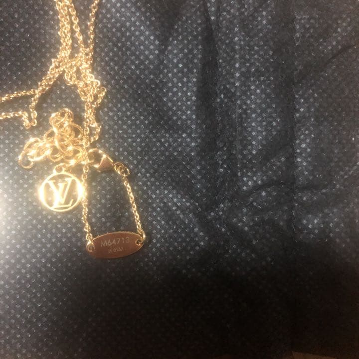ヴィトン　モノグラム　ロゴネックレス