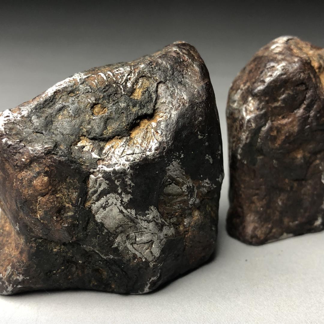 メ*8様 アルタイ隕石　 丸ごとカット鉄隕石　外皮付き隕石　原石　重さ約463ｇ