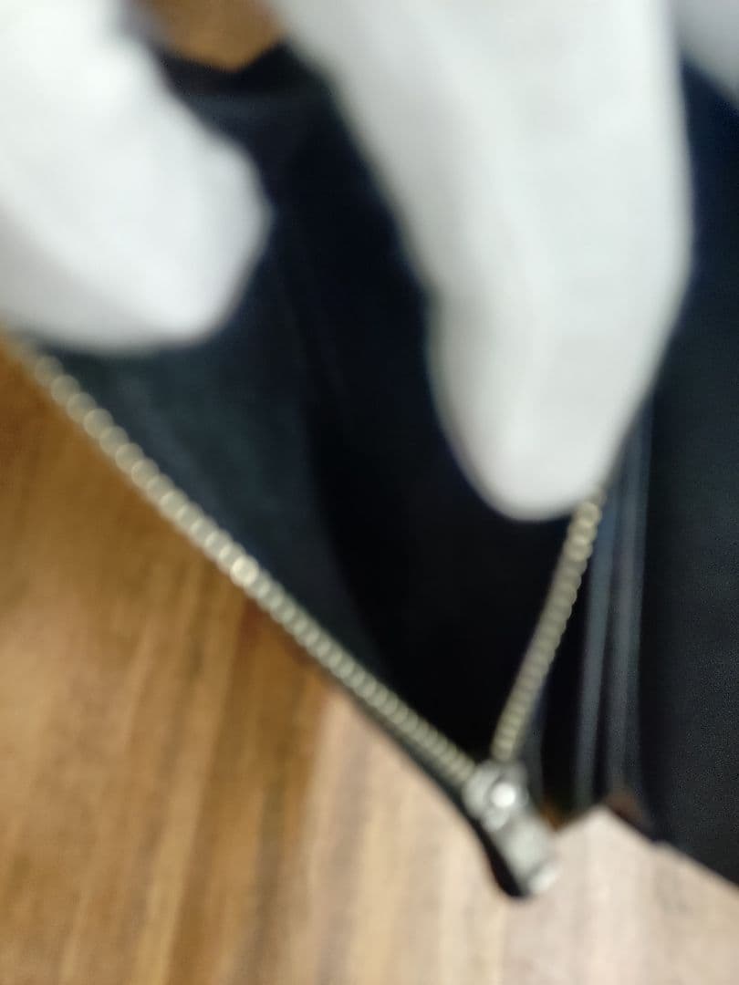 ブラックレザー 二つ折り財布 スナップボタン付き ミニトラッカーウォレット