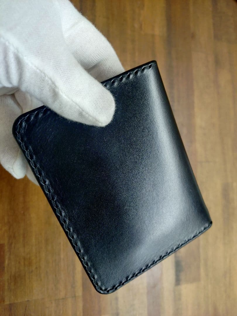 ブラックレザー 二つ折り財布 スナップボタン付き ミニトラッカーウォレット