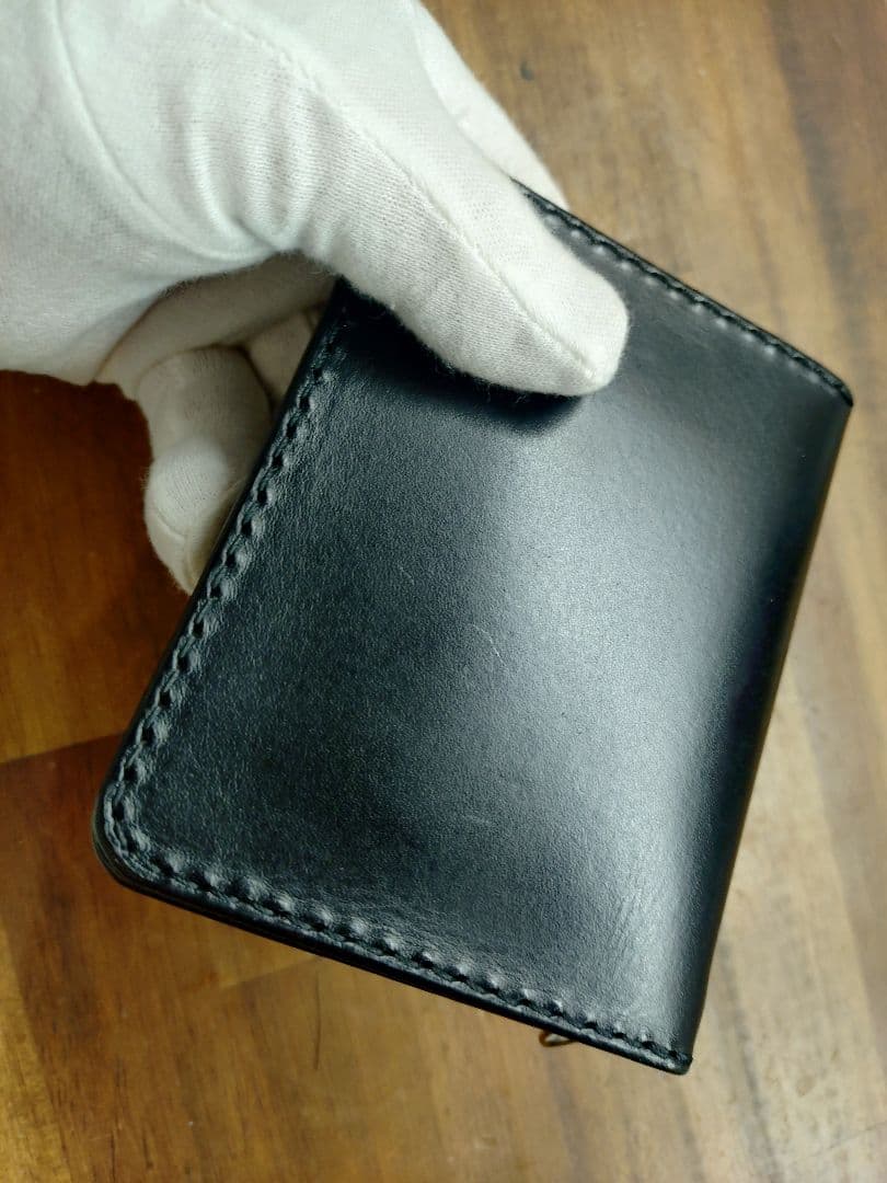 ブラックレザー 二つ折り財布 スナップボタン付き ミニトラッカーウォレット