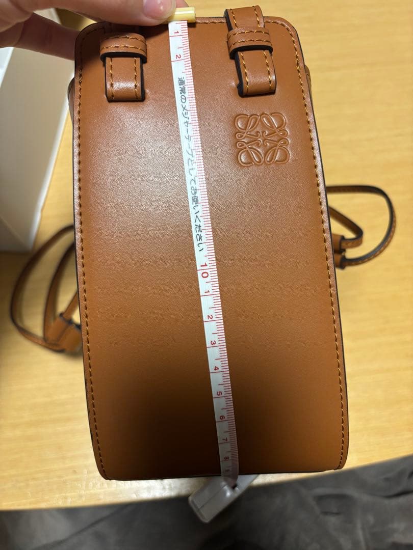 【模倣品】LOEWE ハンモックミニに似たバッグ