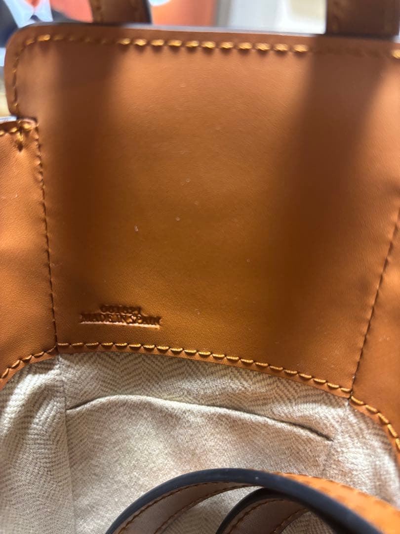 【模倣品】LOEWE ハンモックミニに似たバッグ