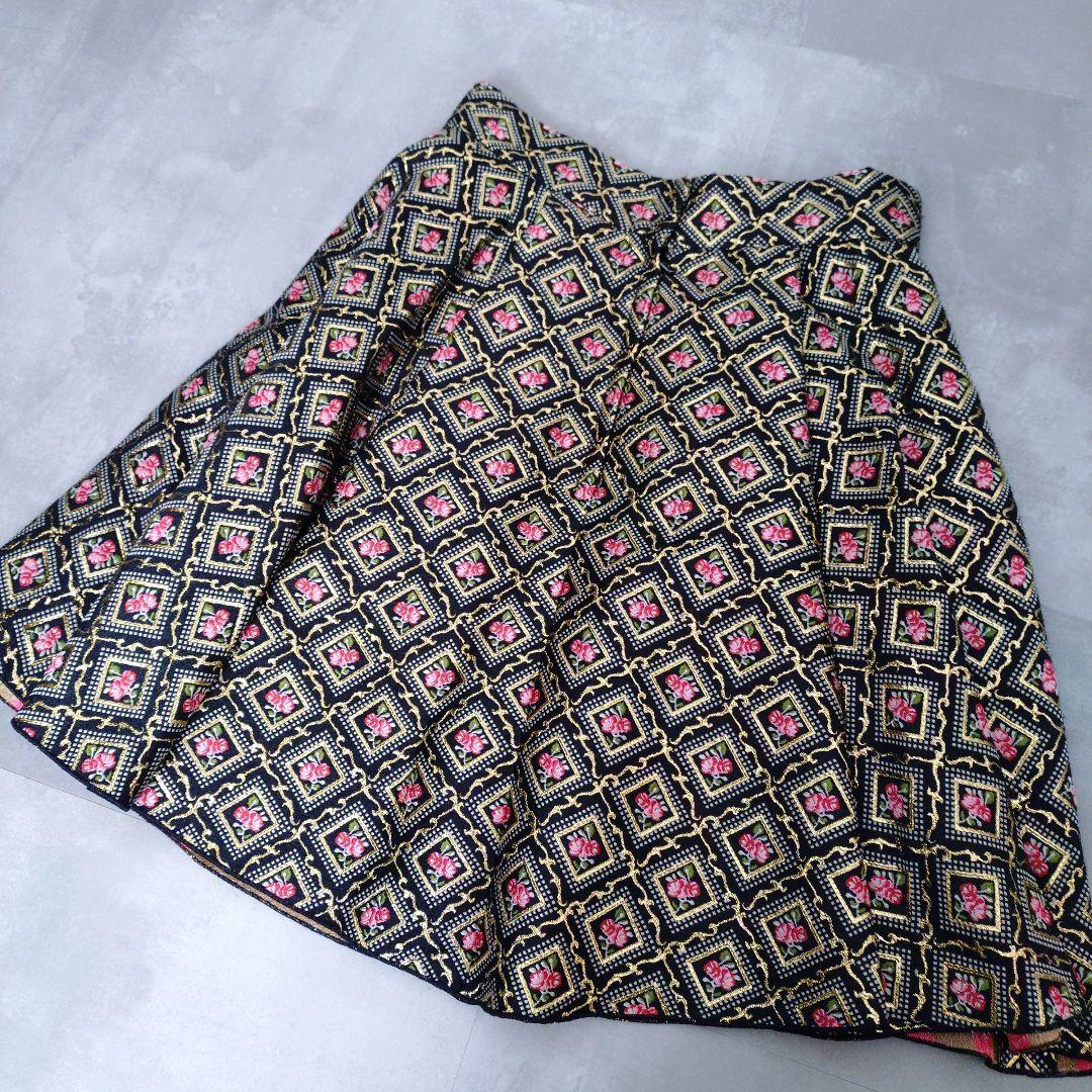 DOLCE & GABBANA　ミニプリーツブロケードスカート　花柄刺繍スカート