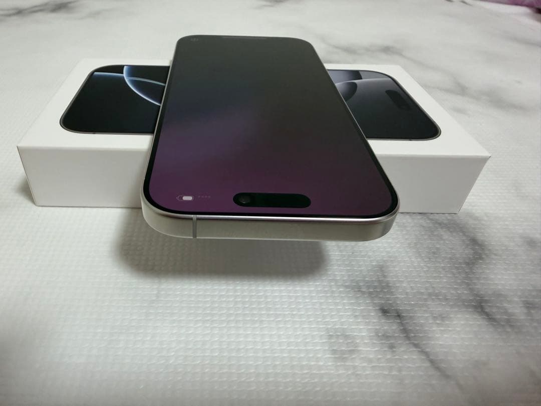 iPhone 16 Pro 128GB ホワイトチタニウム ケース付き