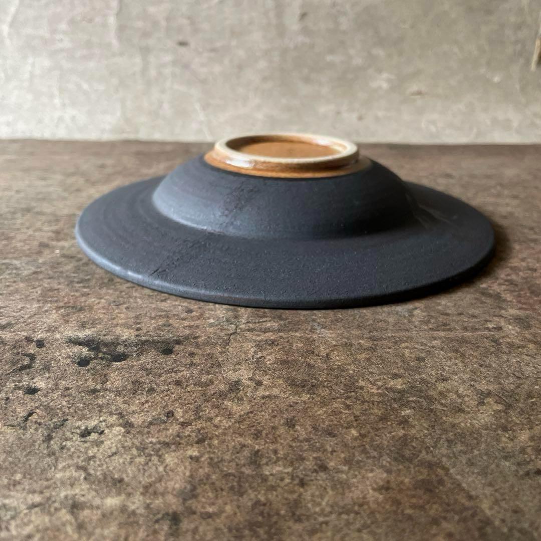 銀のたまご 美濃焼　黒錆マットリム6.5寸深皿