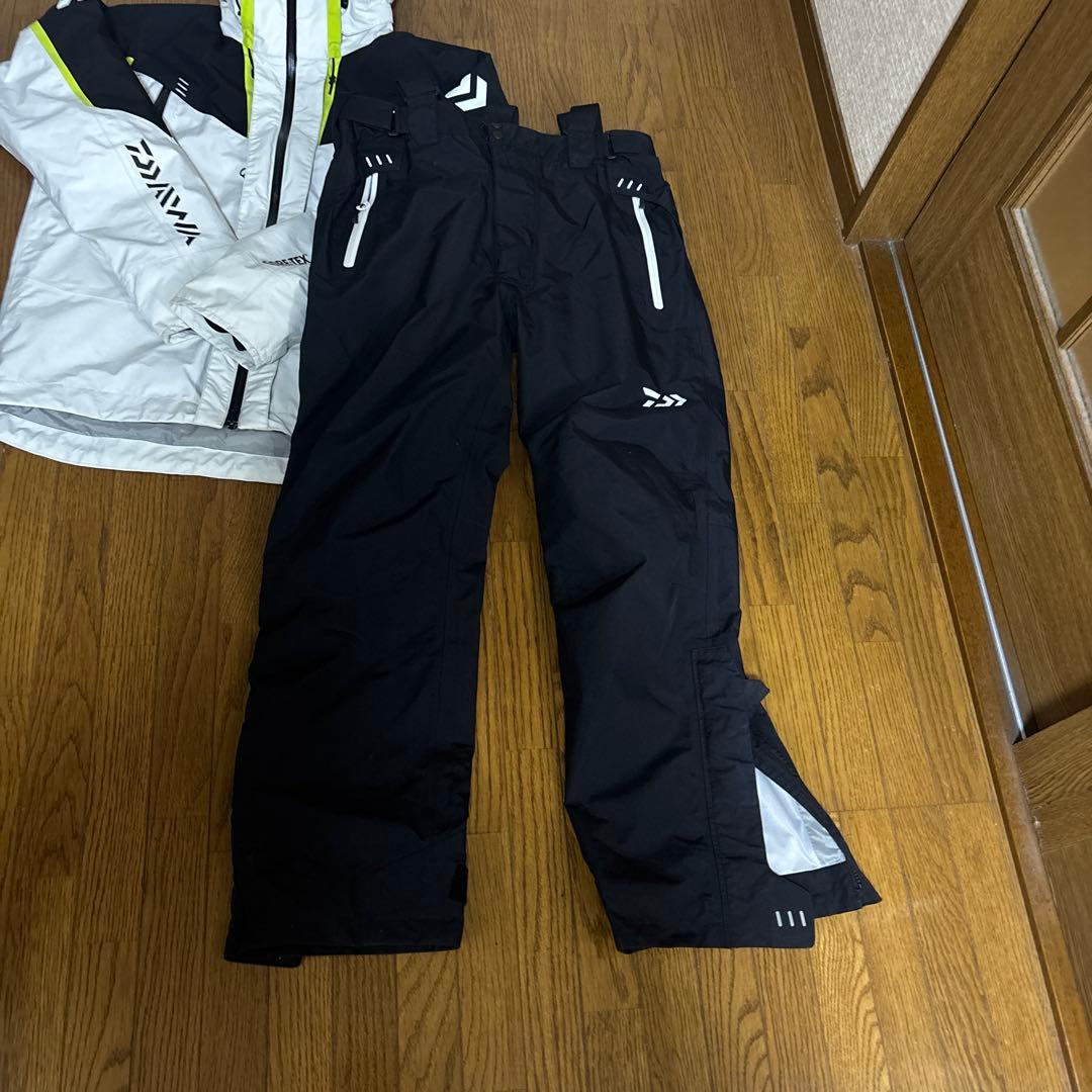 ダイワ ゴアテックス レインスーツ DR-1504 ホワイト ブラックXLサイズ