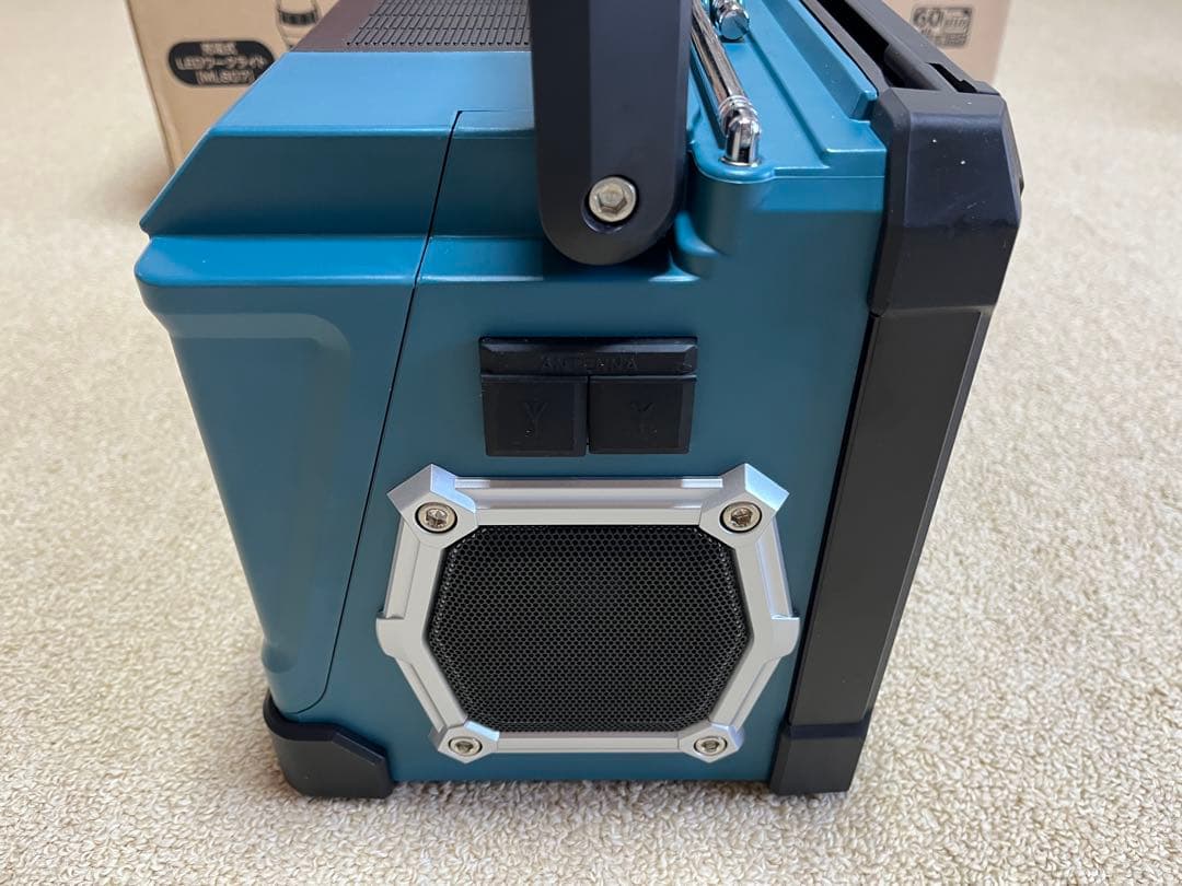 マキタ　電池式テレビ、ライト、電池、充電器