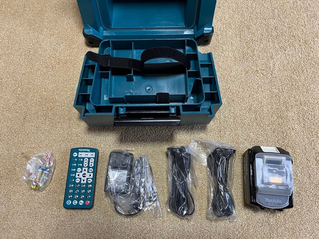 マキタ　電池式テレビ、ライト、電池、充電器