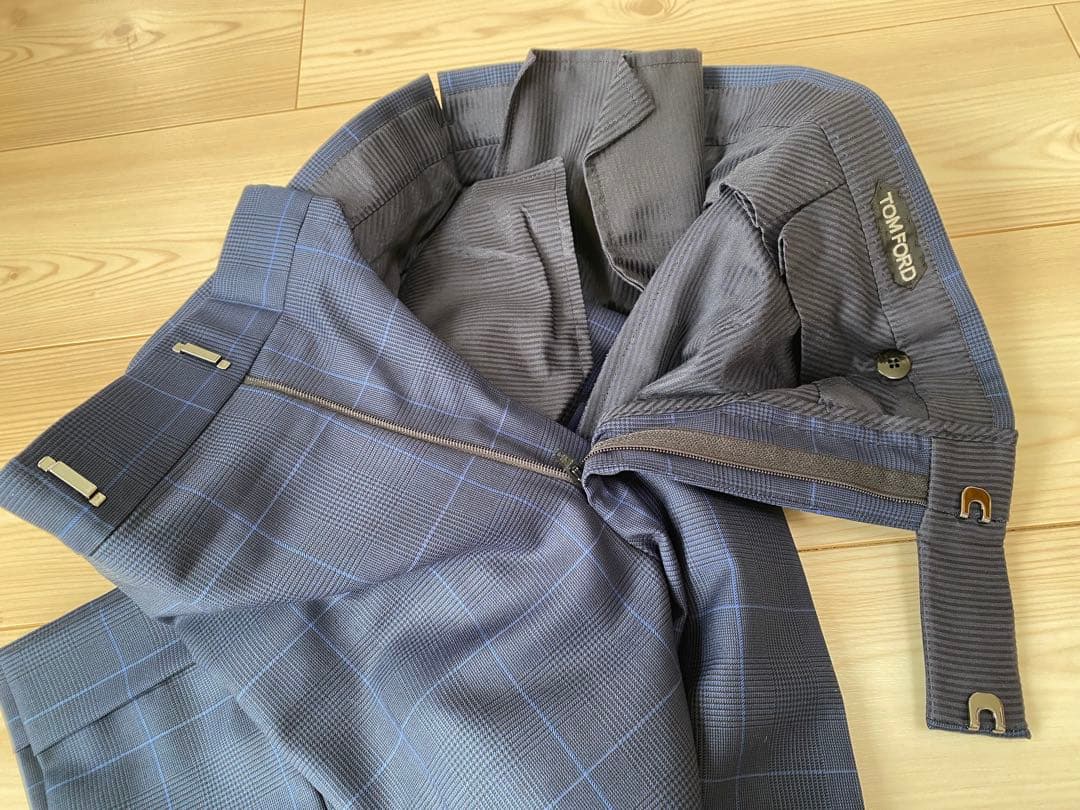 美品TOM FORD トムフォード 007スーツ ネイビー格子柄　サイズ50R