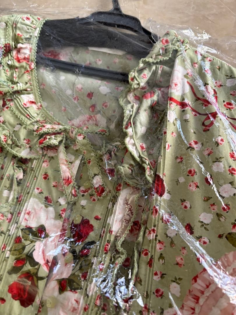 コ*イ様 ピンクハウス オーナメントローズ柄ワンピース