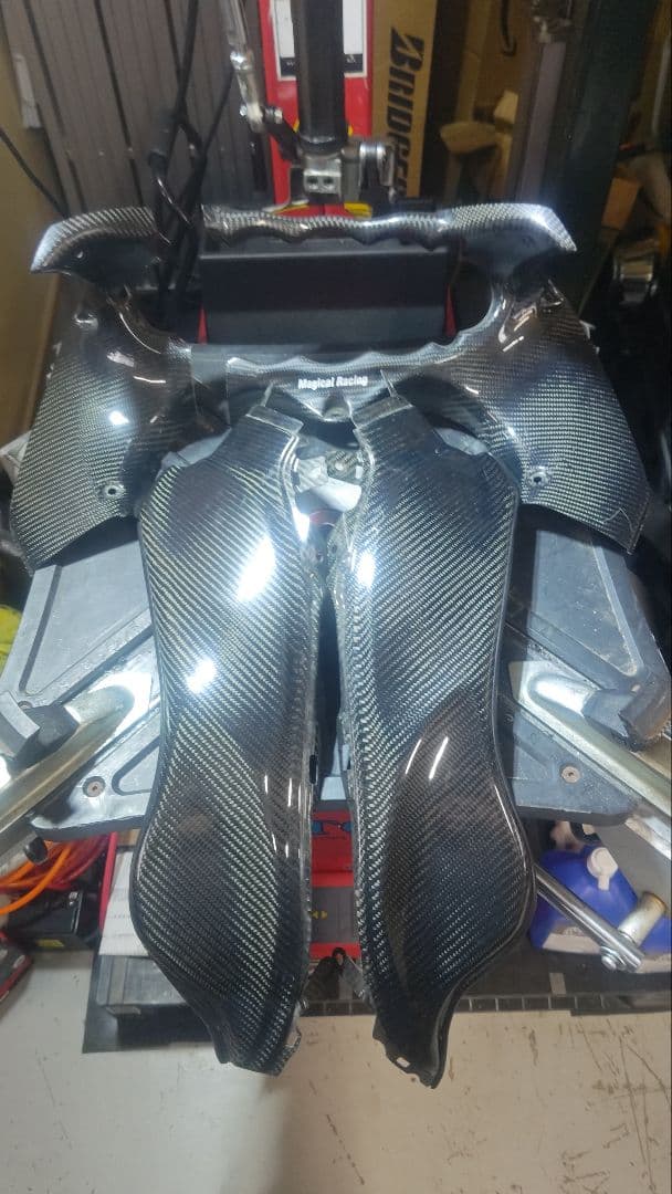 Magical Racing カーボンファイバー カウル　ハヤブサ　08〜　2型