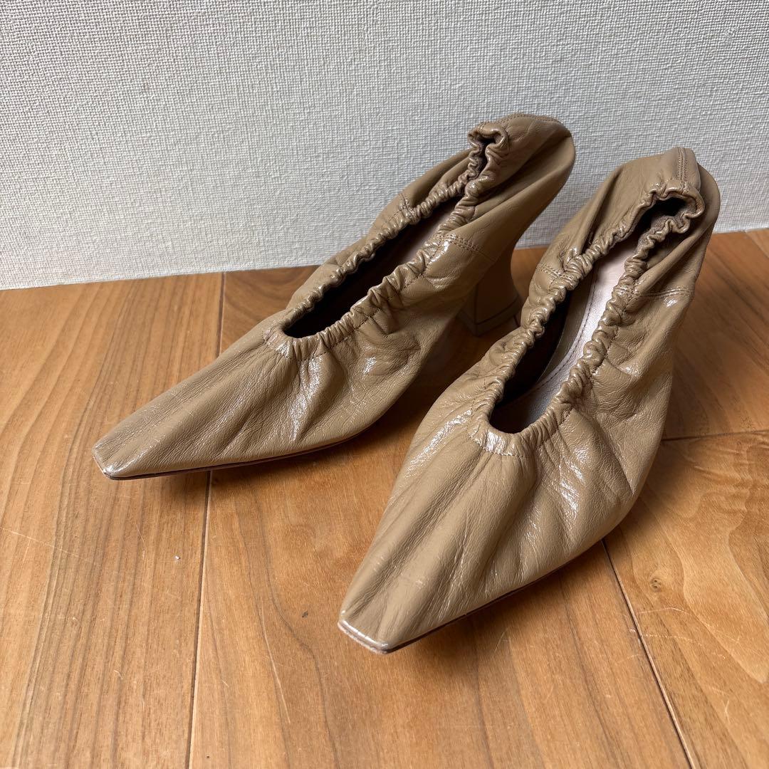 ボッテガヴェネタ ベージュ パンプス　シューズ　アーモンド