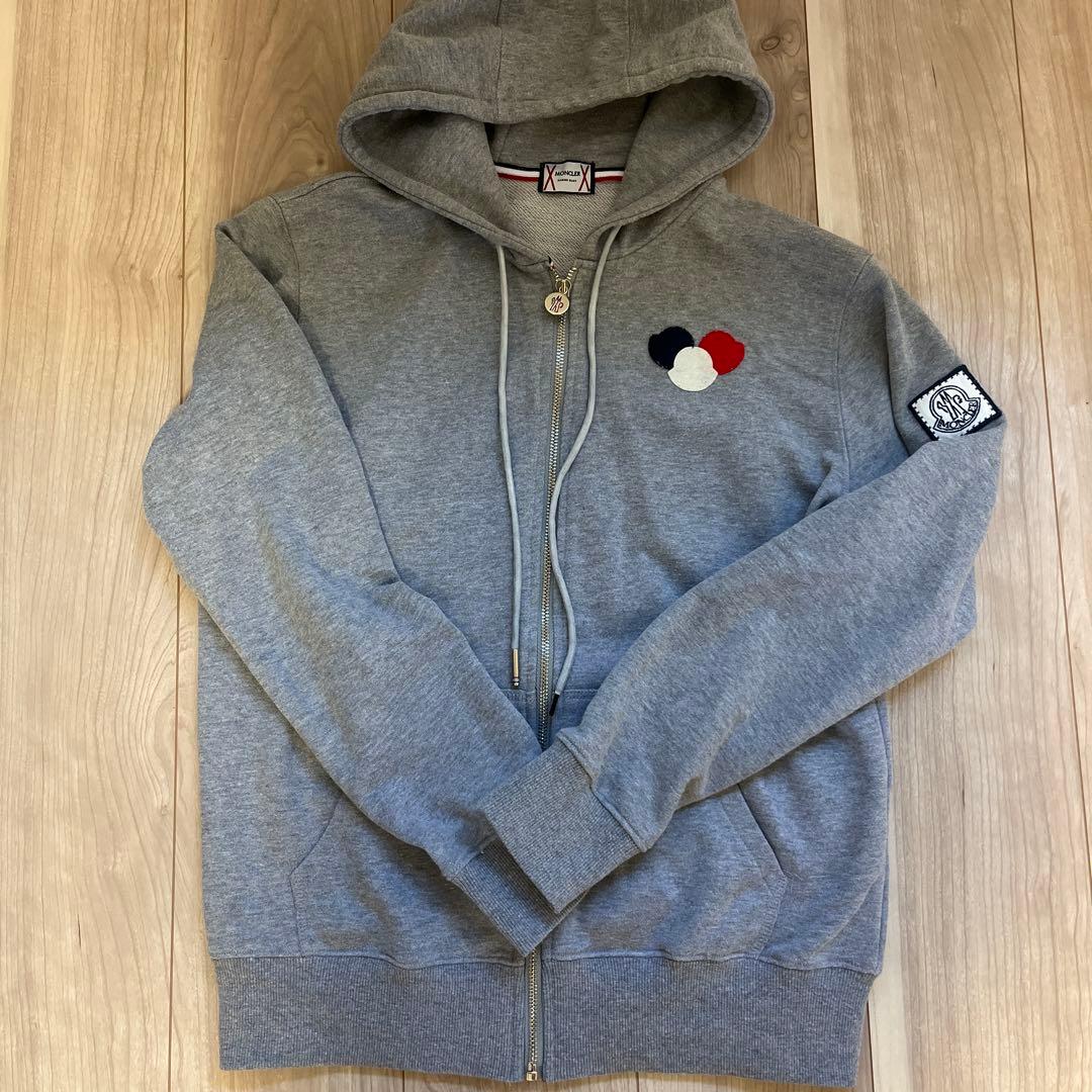 モンクレ　ガムブルー　ジップアップパーカー
