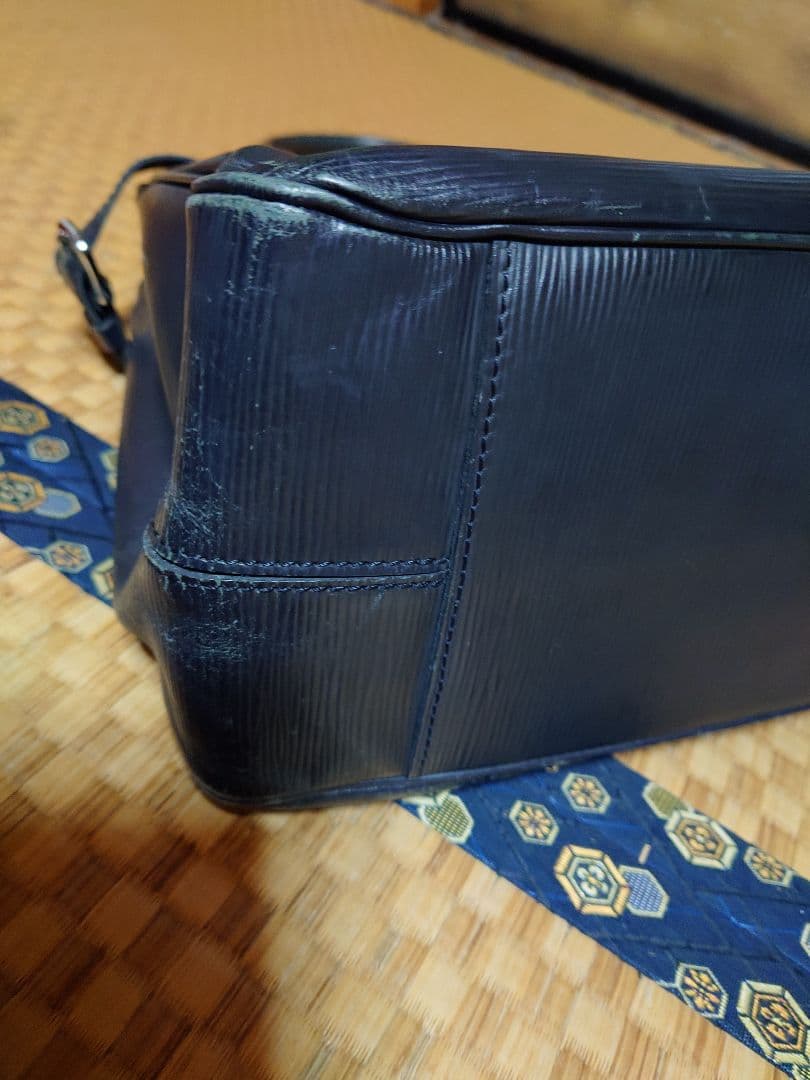 ルイヴィトン エピ パッシィ GM ハンドバッグ ブラック