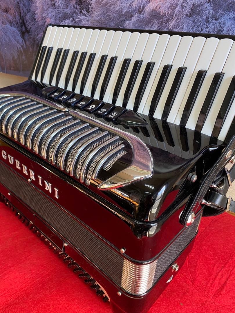 か*こ様 GHERRNI 41鍵軽量9.5kg赤蛇腹即演奏可能同じ型でも優れたリ