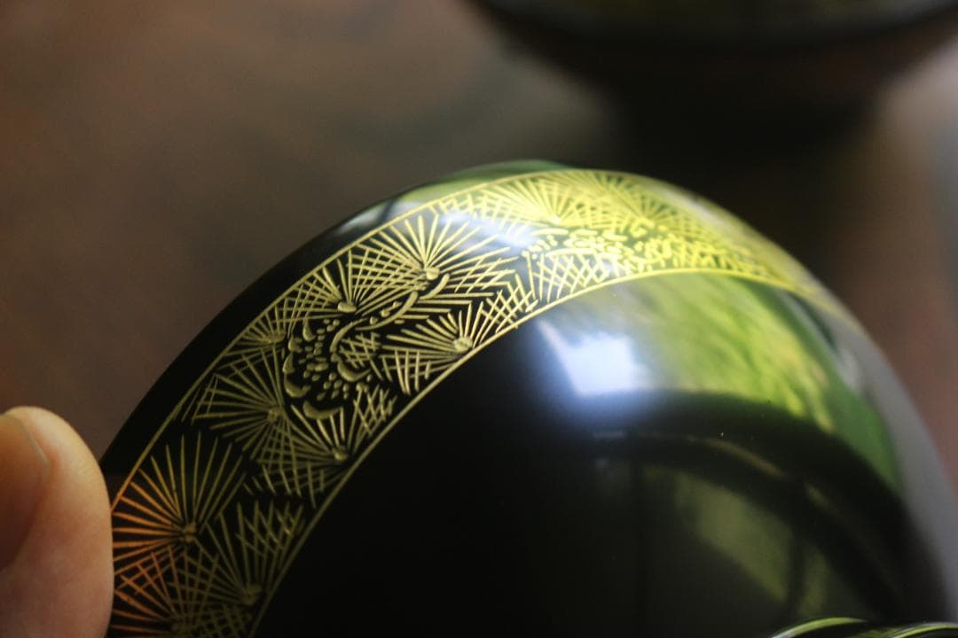 デッドストック！端正な黒漆に極上松葉沈金の映えるお椀2点（検輪島塗蒔絵椀雑煮椀