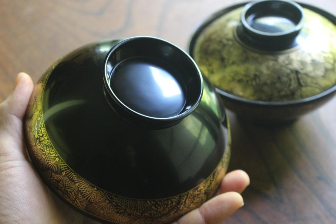 デッドストック！端正な黒漆に極上松葉沈金の映えるお椀2点（検輪島塗蒔絵椀雑煮椀