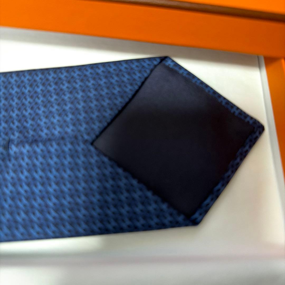✨未使用✨ HERMES エルメス　ネクタイ　高級感　H柄 光沢