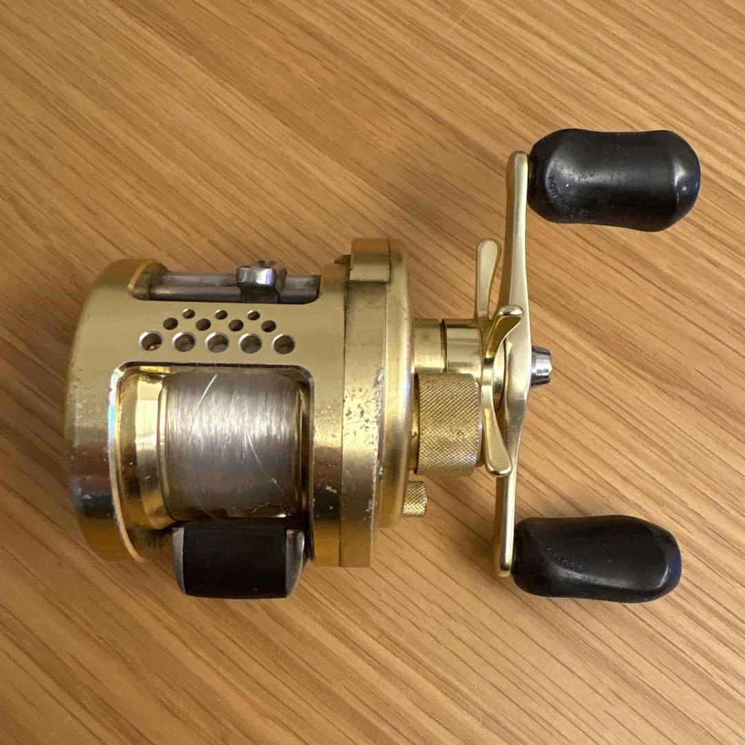 Calcutta Conquest 200 ゴールド ベイトリール