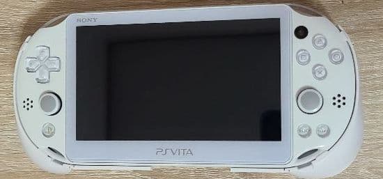 PlayStation Vita（PCH-2000)  美品 おまけ付き