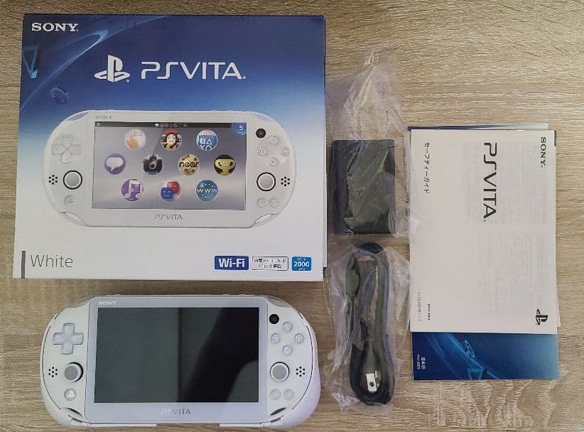 PlayStation Vita（PCH-2000)  美品 おまけ付き