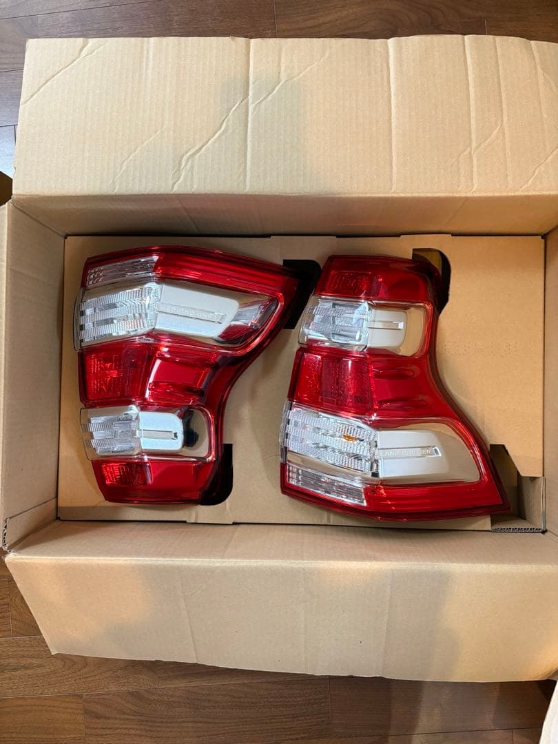 150系ランドクルーザープラド　中期　テールランプ左右2個セット