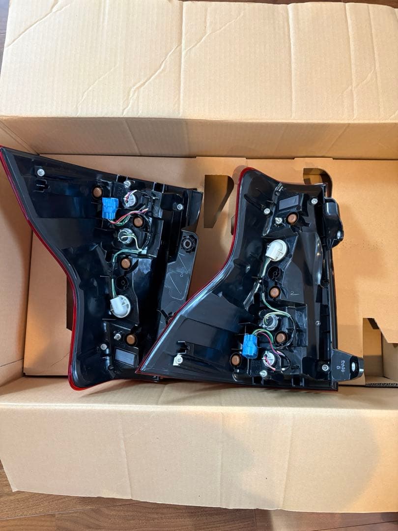 150系ランドクルーザープラド　中期　テールランプ左右2個セット