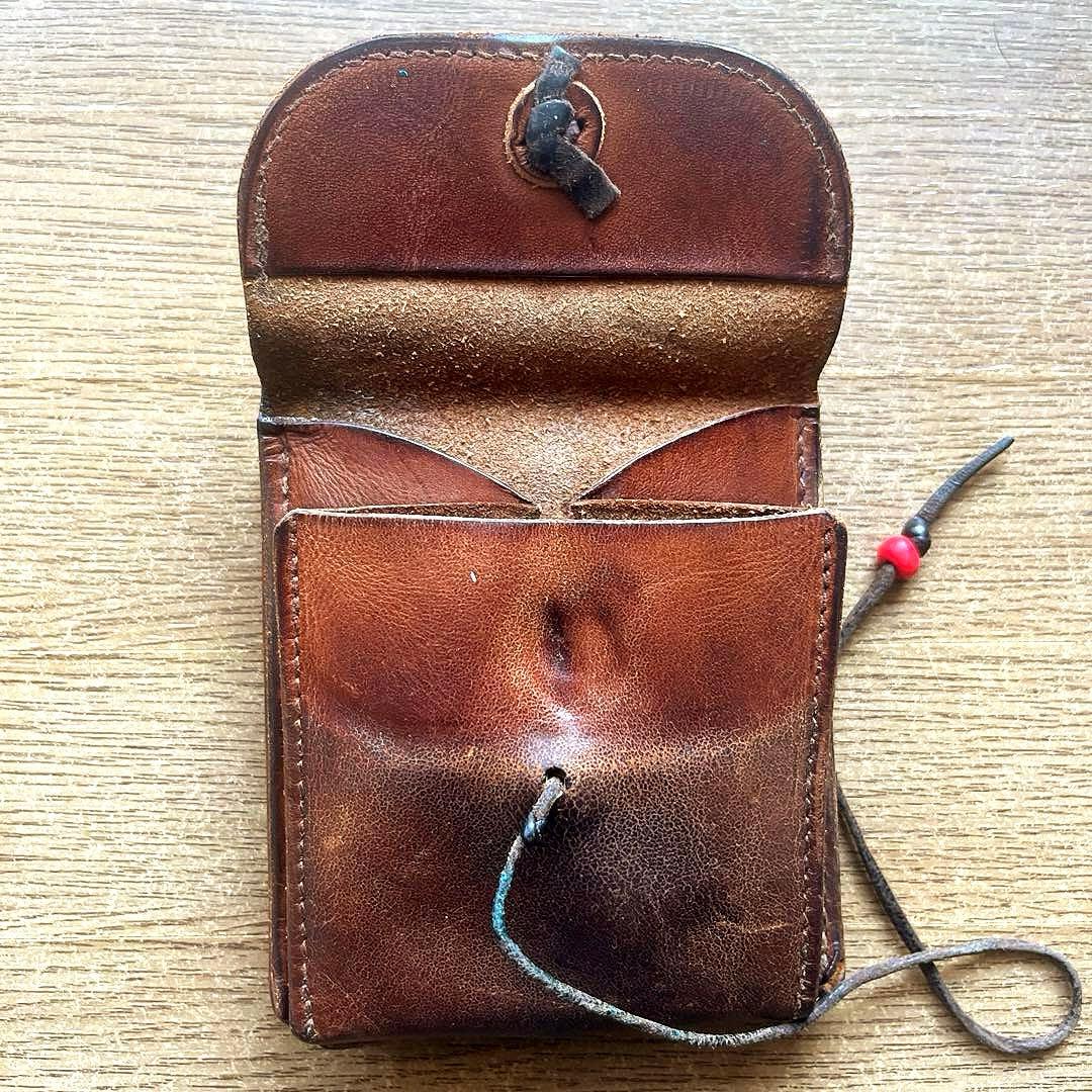 ゴローズ　二つ折り財布　コンチョ付き　goro's ウォレット　焦げ茶　赤ビーズ