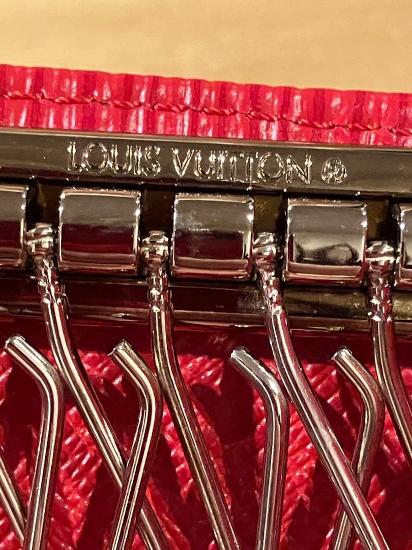 LOUIS VUITTON ルイヴィトンエピショルティクレ、6連キーケース　赤