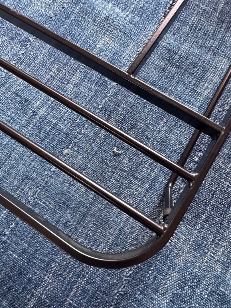 未使用品 ディフェンダー110 テールランプガードブラック金属製