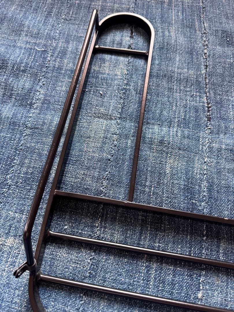 未使用品 ディフェンダー110 テールランプガードブラック金属製