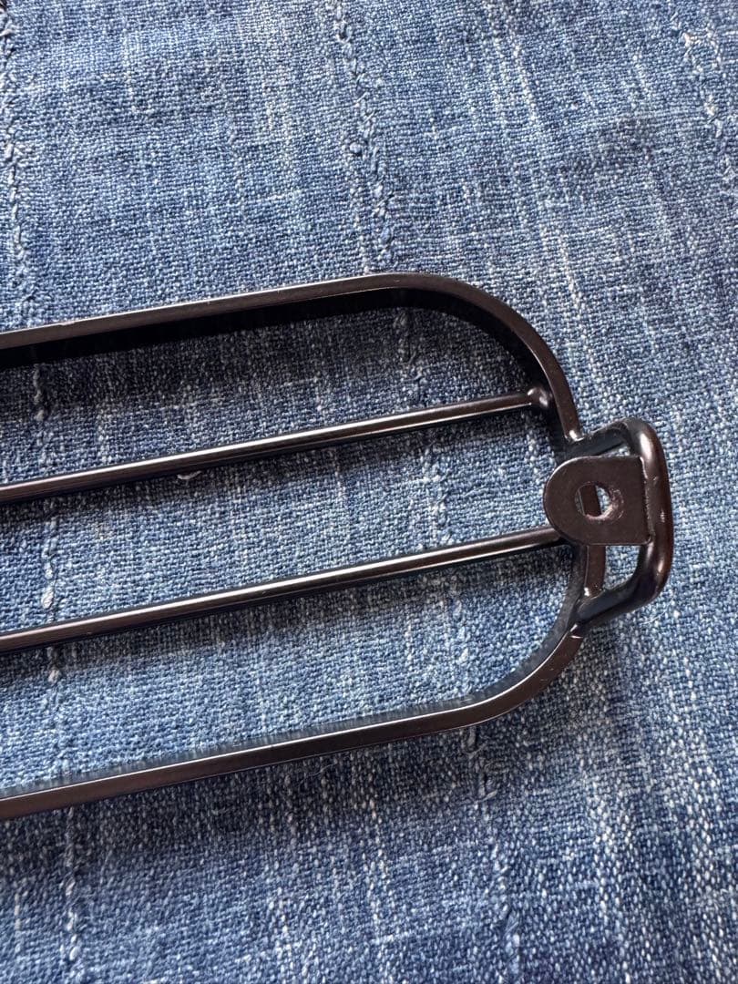 未使用品 ディフェンダー110 テールランプガードブラック金属製