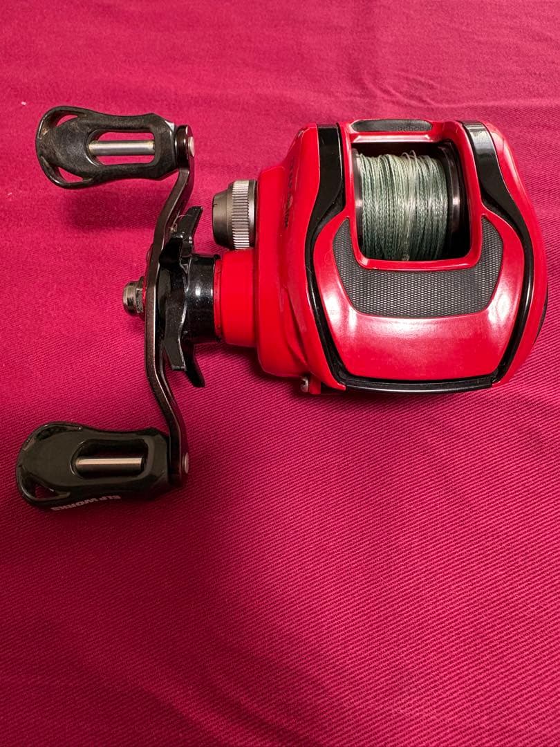 ダイワ T3 SLP CUSTOM レッド ベイトリール 右ハンドル