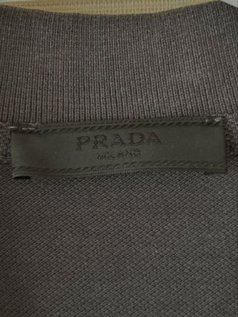 PRADA チャコールグレー ポロシャツ ストライプ襟