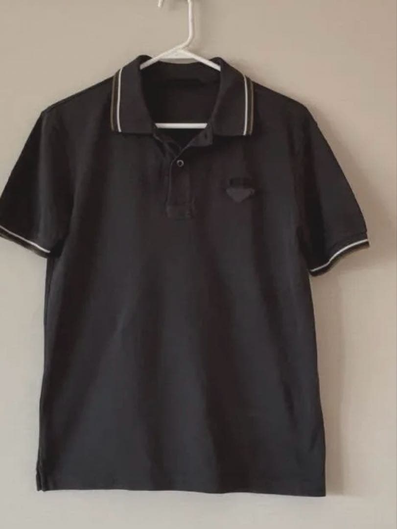 PRADA チャコールグレー ポロシャツ ストライプ襟