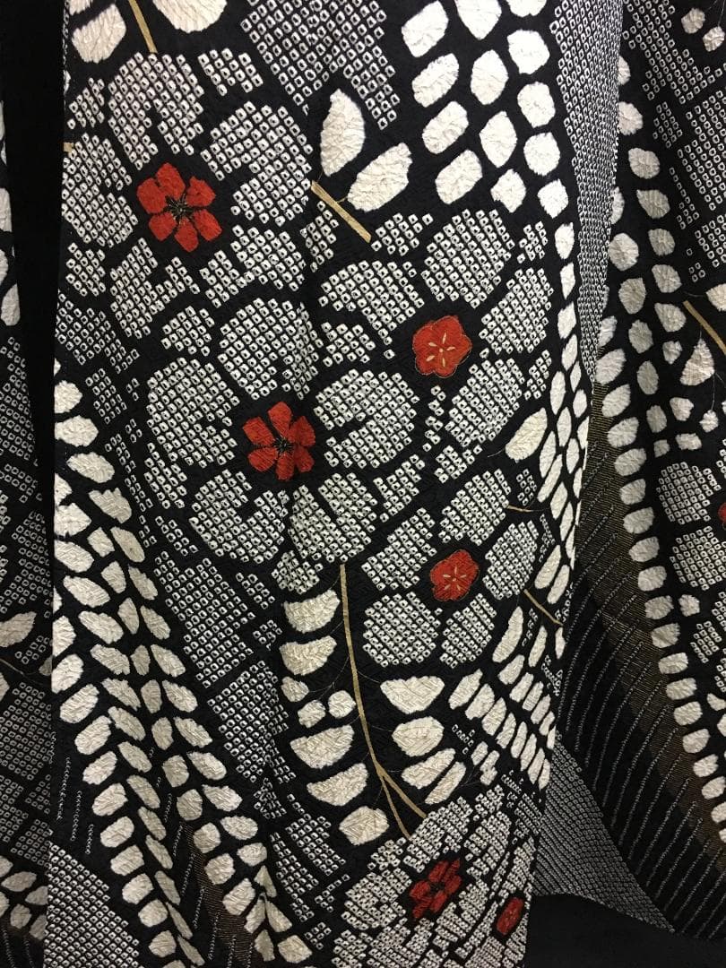 総絞り 黒地 下り藤枝葉花 振袖 黒金全通柄袋帯 振袖単品