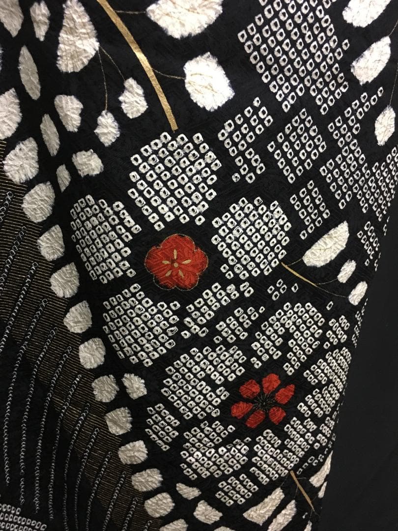 総絞り 黒地 下り藤枝葉花 振袖 黒金全通柄袋帯 振袖単品