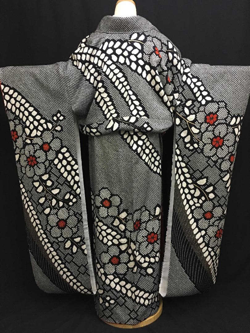 総絞り 黒地 下り藤枝葉花 振袖 黒金全通柄袋帯 振袖単品