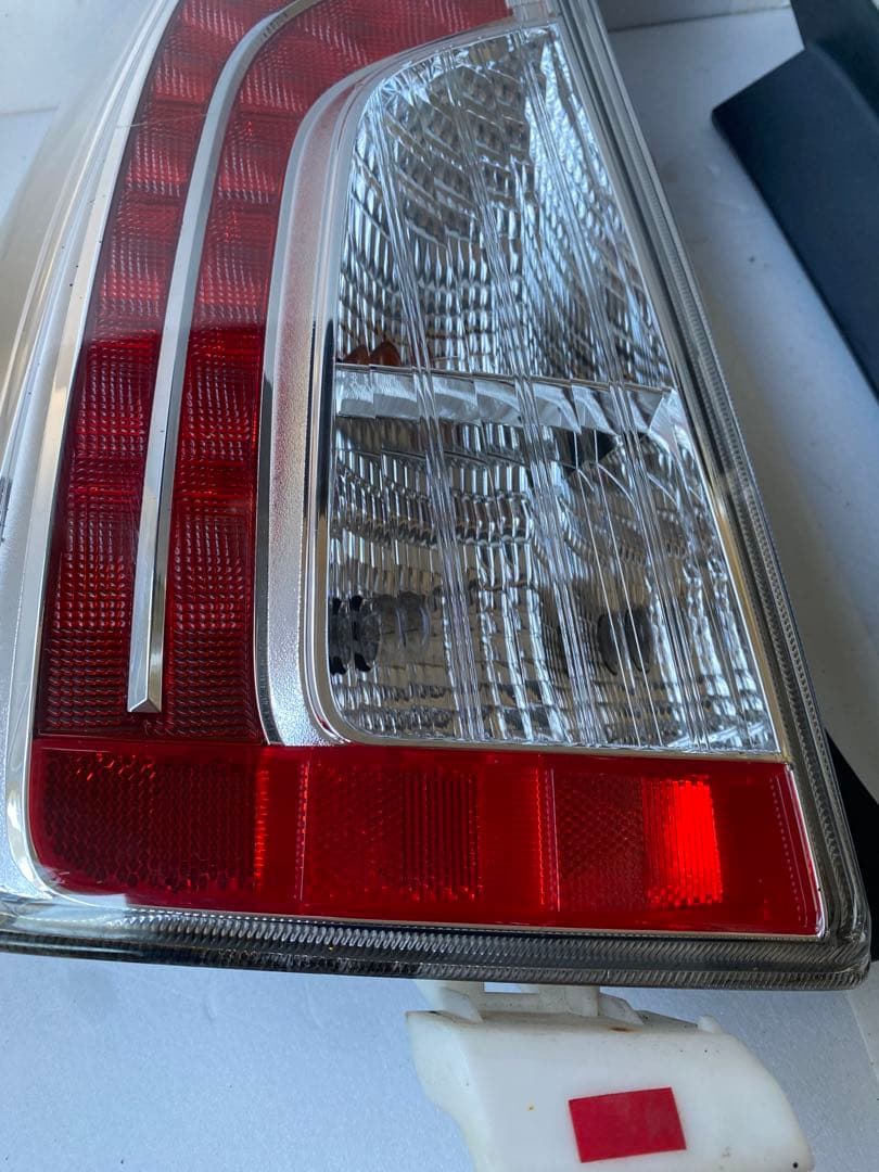 プリウス30 テールランプ 外側左右セット 純正