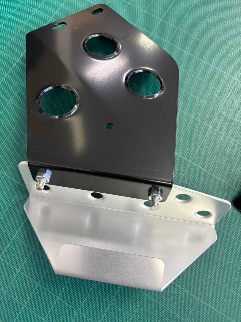 APIO製 MT車用フットレスト