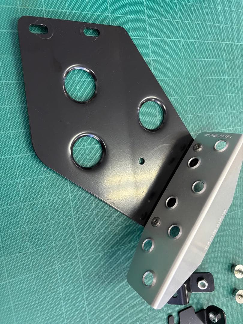 APIO製 MT車用フットレスト