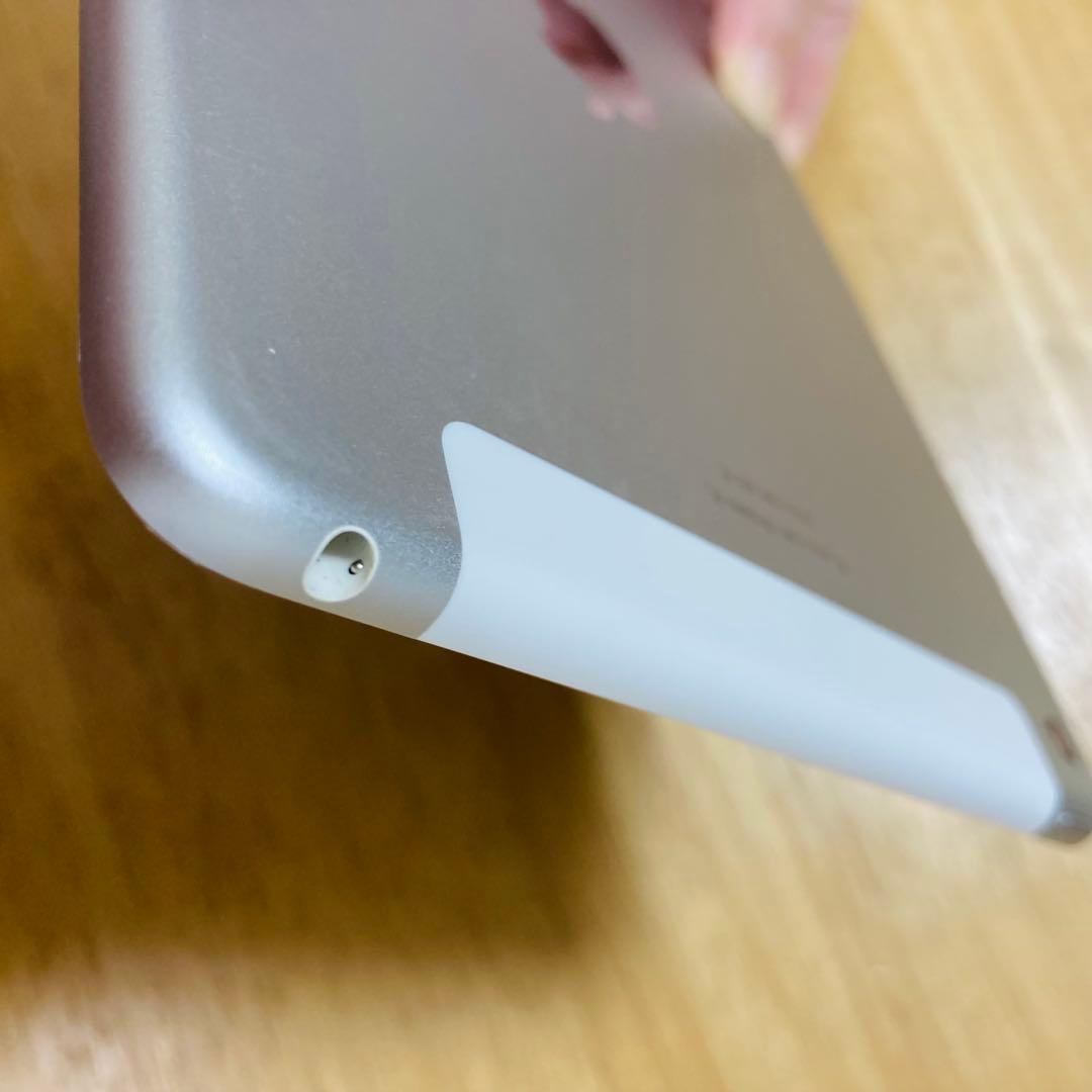 お*か様 Apple ipad mini4 128gb wi-fiモデル　タブレ