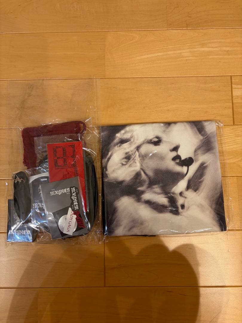 Lady Gaga The MAYHEM Ball VIP GOLD 限定グッズ