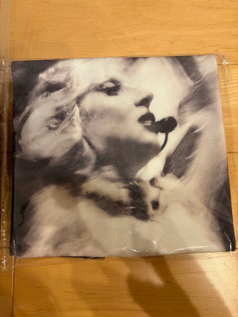 Lady Gaga The MAYHEM Ball VIP GOLD 限定グッズ