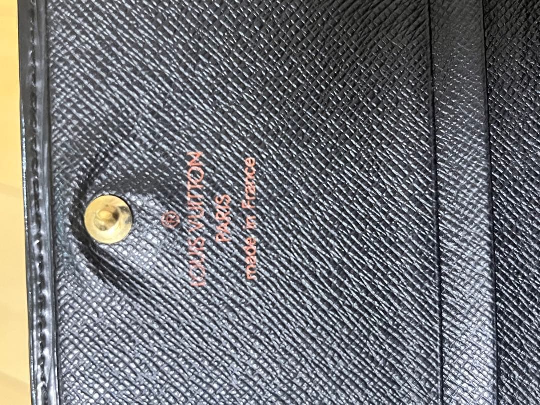 ルイ・ヴィトン　エピ　二つ折り財布