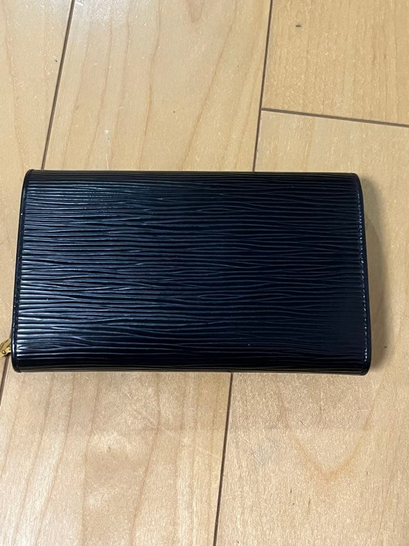 ルイ・ヴィトン　エピ　二つ折り財布
