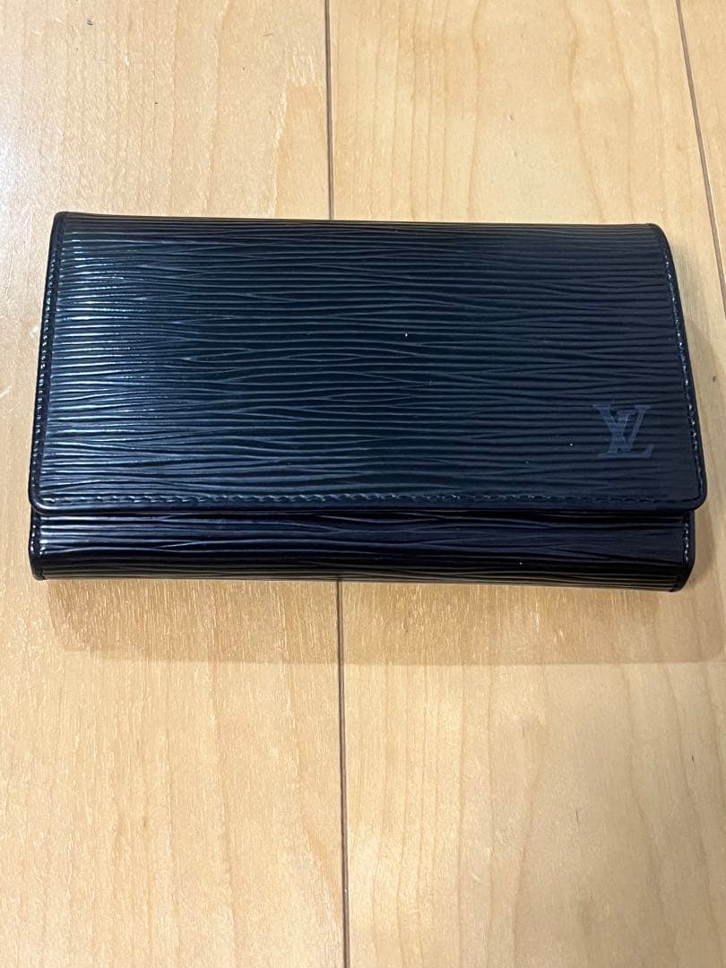 ルイ・ヴィトン　エピ　二つ折り財布