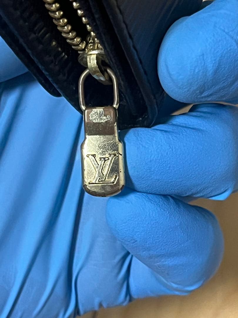 ルイ・ヴィトン　エピ　二つ折り財布