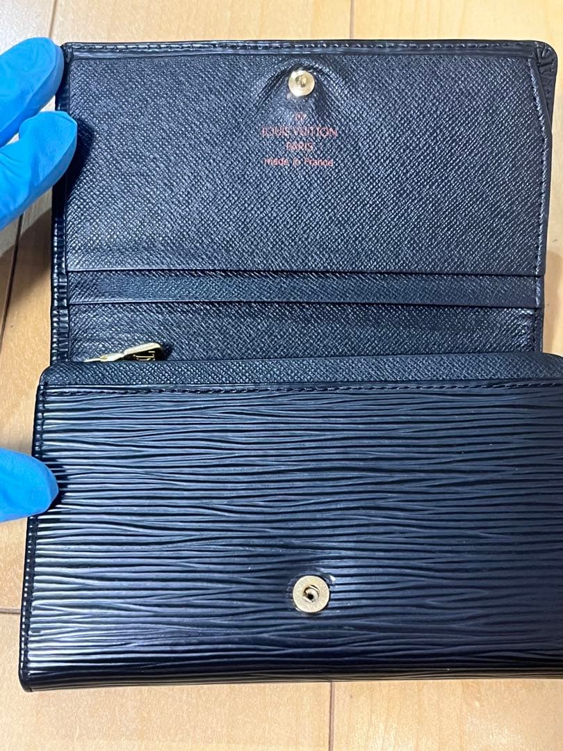 ルイ・ヴィトン　エピ　二つ折り財布